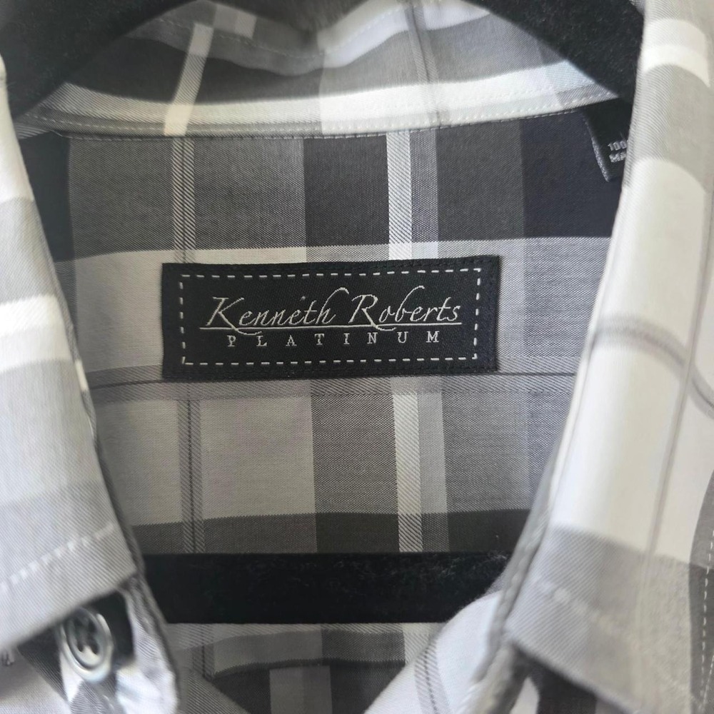 Kenneth Roberts Platinum Plaid Button-Down Shirt – Men's Size Medium - Picture 2 of 4